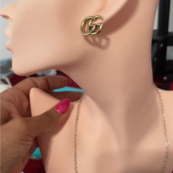 Pre owned Gucci Gold GG Logo Earrings - Picture 4 of 4